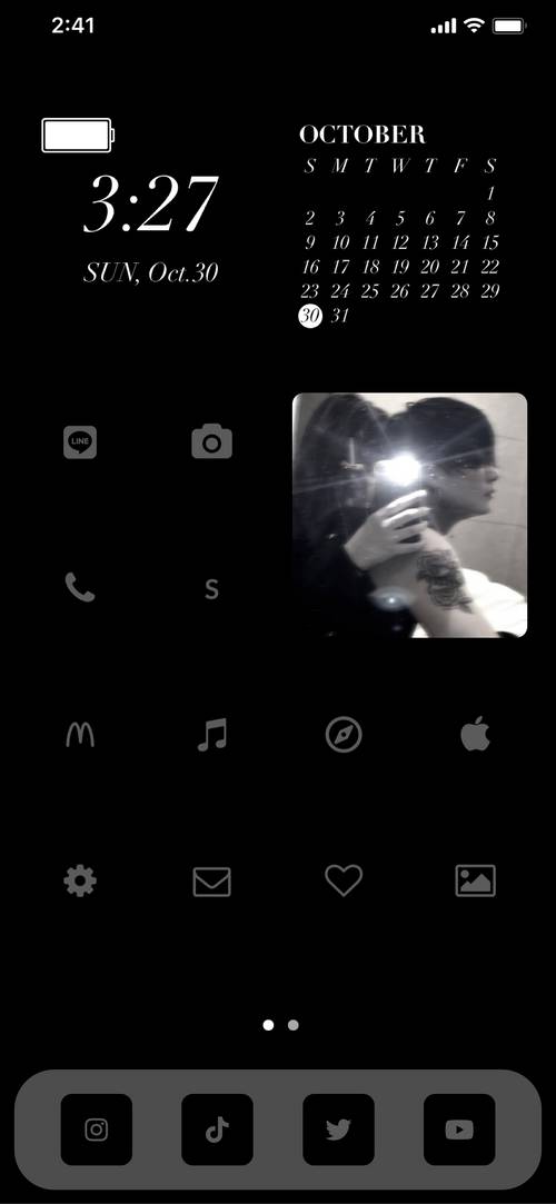 Black and White Home Screen ideas[baAsEKrmnkfwPNRNKPbk]